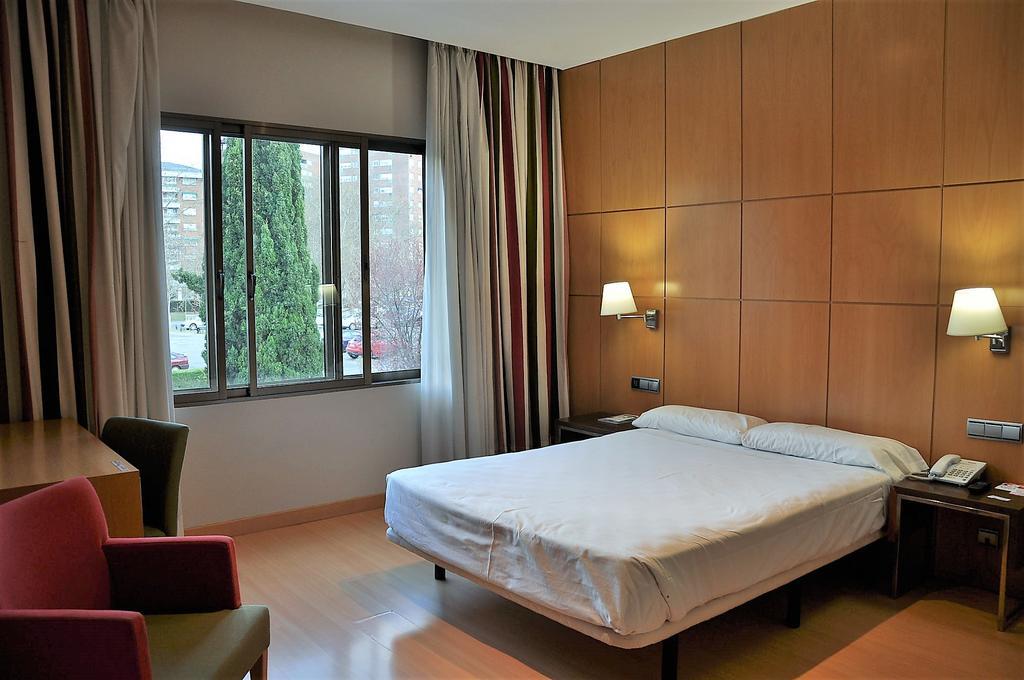 Hotel Feria Valladolid Kültér fotó